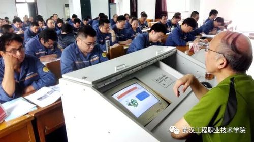 為鋼鐵主業(yè)提供最好的培訓(xùn)服務(wù)記武漢工程職業(yè)技術(shù)學(xué)院鳳凰山技能培訓(xùn)